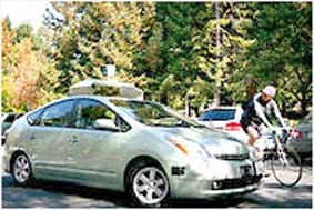 Xe hơi robot 
ra đường