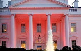 Nhà Trắng biến thành Nhà “Hồng”