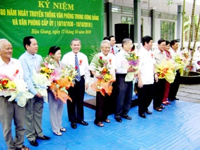 Họp mặt kỷ niệm 80 năm ngày truyền thống văn phòng cấp ủy