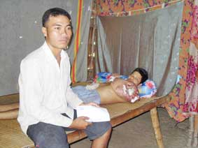 Trao tiền từ thiện