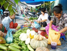 Nâng bước học sinh nghèo đến trường