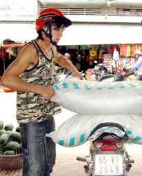 Chưa vào vụ, giá phân bón đã tăng