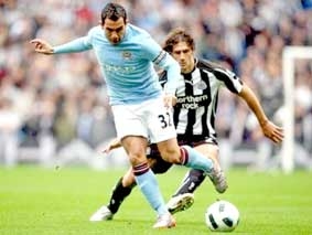 "Pháo thủ" không ngán "Man xanh" ?