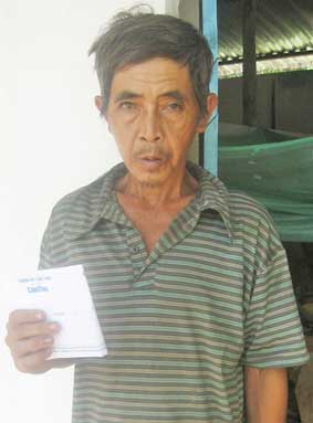 Trao tiền từ thiện