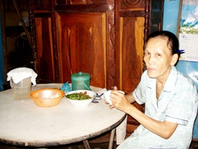 Bà Vân một mình với nghèo khó, bệnh tật!