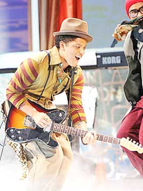 Bruno Mars<br>
<i>tài năng mới của âm nhạc</i>