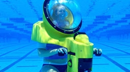 Ngao du thủy cung bằng xe máy