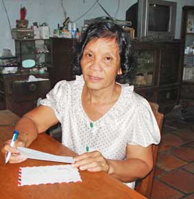 Trao tiền từ thiện