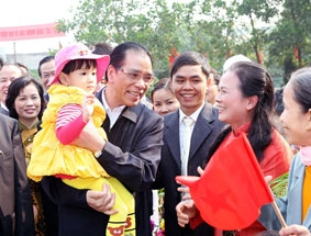 Tổng Bí thư Nông Đức Mạnh dự ngày Hội Đại Đoàn kết toàn dân