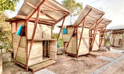 Nhà tình thương 
thân thiện môi trường