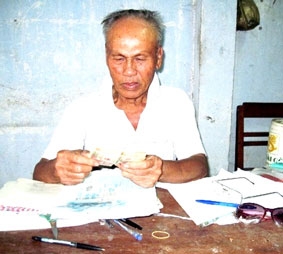 CÀ MAU: Cụ già lượm ve chai ủng hộ 
đồng bào miền Trung 10 triệu đồng