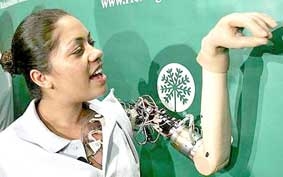 Lắp ghép bộ phận giả từ đầu đến chân