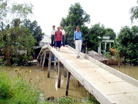 "Nhịp cầu" nối những bờ vui