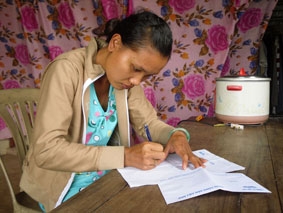 Trao tiền từ thiện