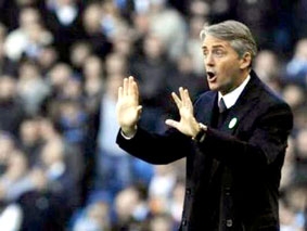 Chiếc ghế của HLV Mancini lung lay...