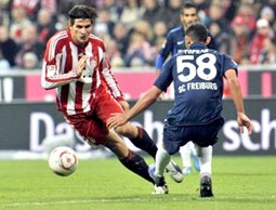 Tiền đạo Mario Gomez: Khi "người thừa" thành "át chủ bài"