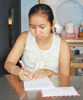 Trao tiền từ thiện