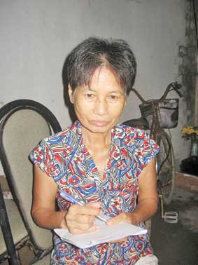 Trao tiền từ thiện