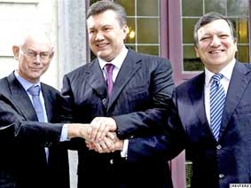 Ukraina thúc đẩy mối quan hệ tay ba với Nga và EU
