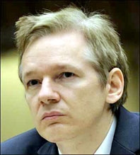Hành tung bất định của 
nhà sáng lập Wikileaks