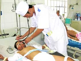 4 học sinh ngộ độc thuốc trừ sâu được cứu sống