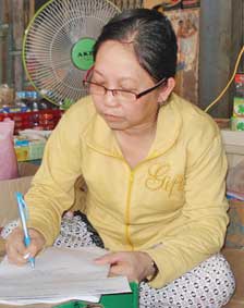 Trao tiền từ thiện