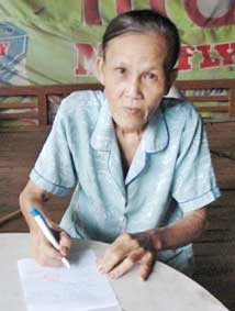 Trao tiền từ thiện