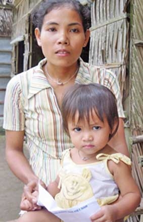 Trao tiền từ thiện