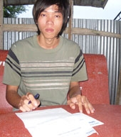 Trao tiền từ thiện