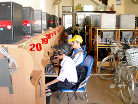 Trao tiền từ thiện