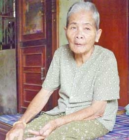 Hãy giúp đỡ cụ bà neo đơn !