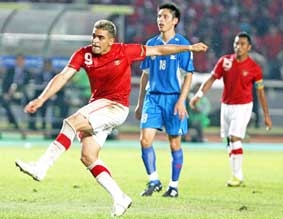 Bóng đá Indonesia vẫn tranh cãi về nhập tịch cầu thủ