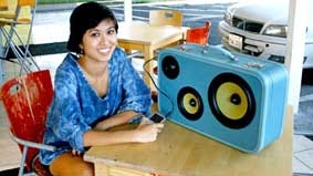 Biến va-li cũ thành loa cho iPod