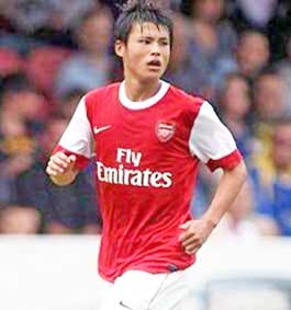 “Cristiano Ronaldo châu Á” về với Arsenal