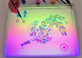 Vẽ tranh trên... nước