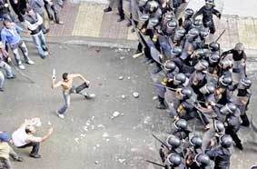 Ai Cập: 
Cảnh sát đụng độ người biểu tình