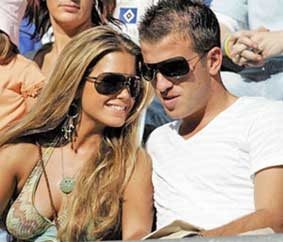 Vợ của tiền vệ Van Der Vaart cũng đá bóng giỏi