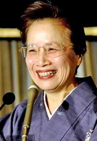 Thủ tướng Nhật lại bị vợ chê trách