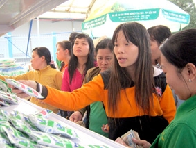 Đầm ấm phiên chợ xuân