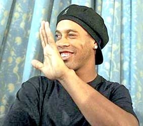 RONALDINHO TẠO NÊN 
“CƠN SỐT” Ở BRAZIL