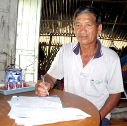 Trao tiền từ thiện