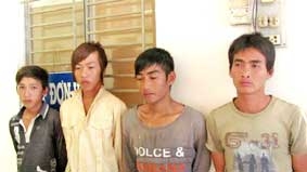 Bắt quả tang 4 đối tượng trộm cắp sắt trên sông Hậu