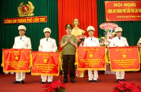 Phấn đấu giảm các loại tội phạm, đẩy mạnh cải cách hành chính giảm phiền hà cho dân