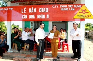 Báo Cần Thơ bàn giao
2 Căn nhà nhân ái cho gia đình có hoàn cảnh khó khăn