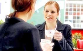 Không được “tám” trong giờ làm việc