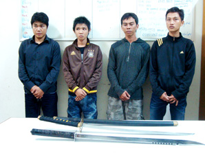 Bắt nhanh 4 đối tượng dùng hung khí chém chết người