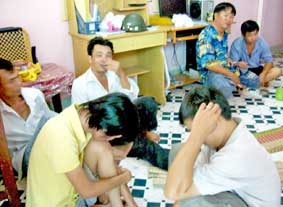 Phá 2 sòng bài