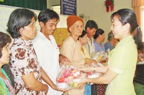 Đồng lòng vì người nghèo...
