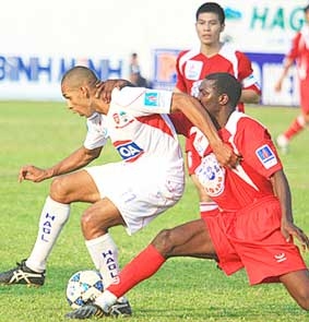 Ai phải tìm "phao cứu sinh" ?