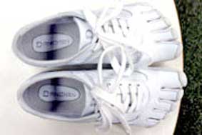 Giày thể thao
“năm ngón”